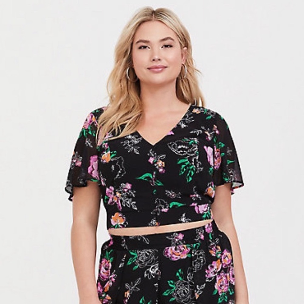 NWOT black floral chiffon crop top 2X Torrid